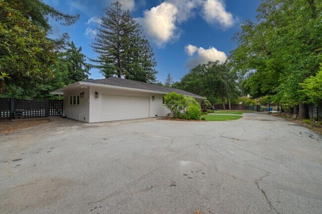 Building Photo - 9 Odell Pl