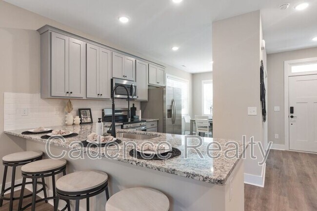Building Photo - 1709 Perimeter Lp