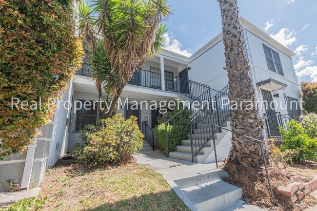 Building Photo - 5823 Saturn St