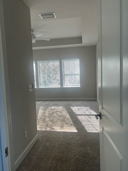 Building Photo - 7400 Beach Walk Pl