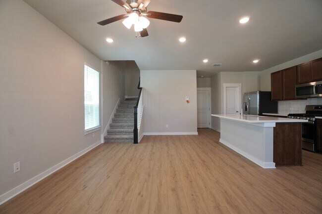 Building Photo - 136 Greinert Dr