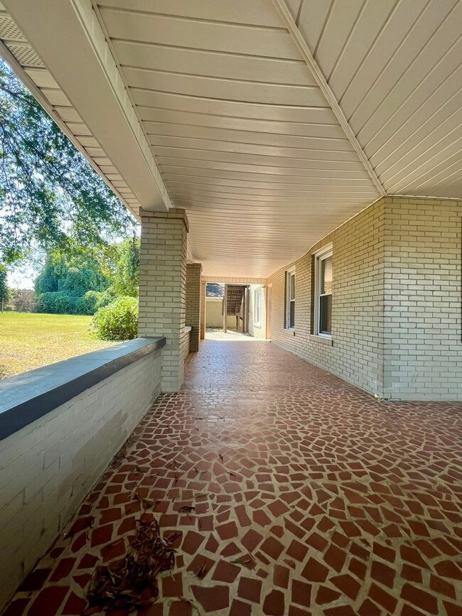 Building Photo - 35 Perry Ave