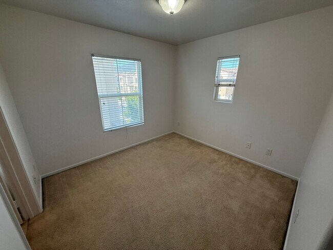 Building Photo - 3 bed 3 bath by Cal Sate!