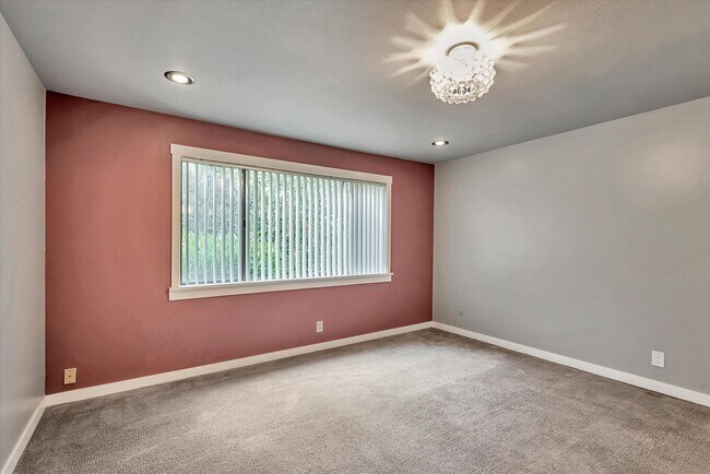 Building Photo - Hidden Gem at Saratoga Creekside – End Uni...