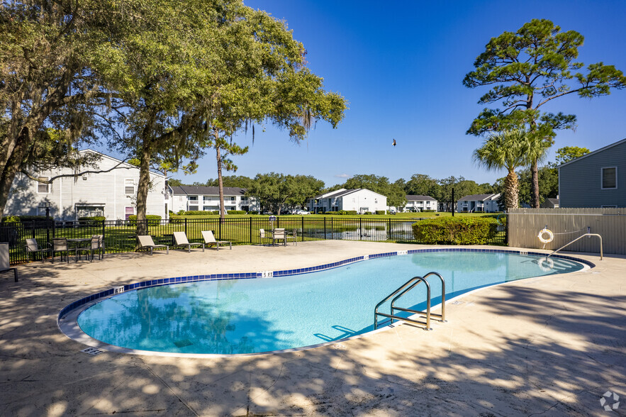 Pool - 202 Windwood Oaks Dr Tampa, FL 33613 - Windwood Oaks Apartments