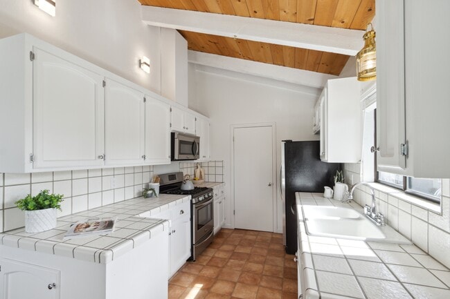 Building Photo - 144 Provincetown Ct