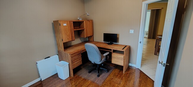 Den - 3602 Westover Cir