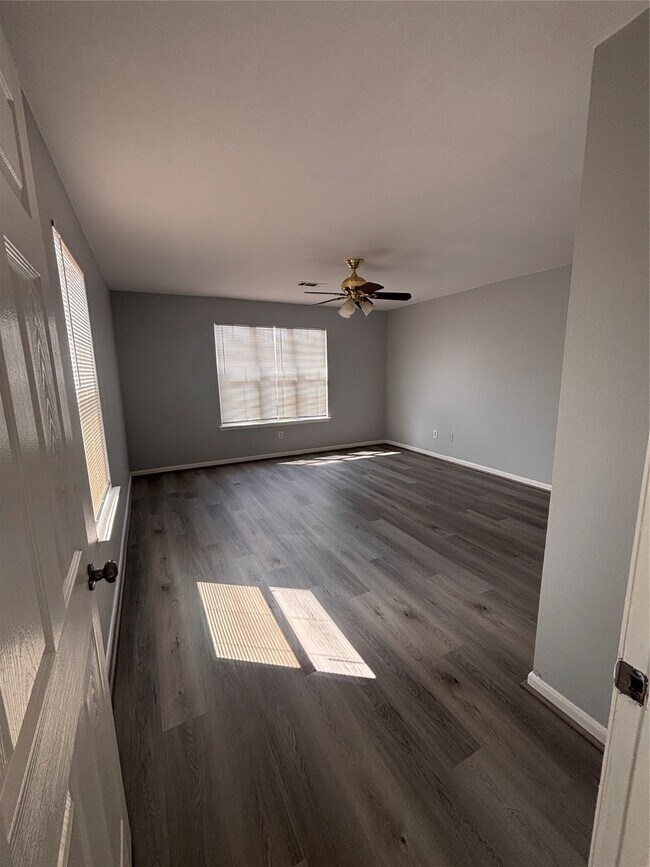 Building Photo - 6410 Waldron Dr