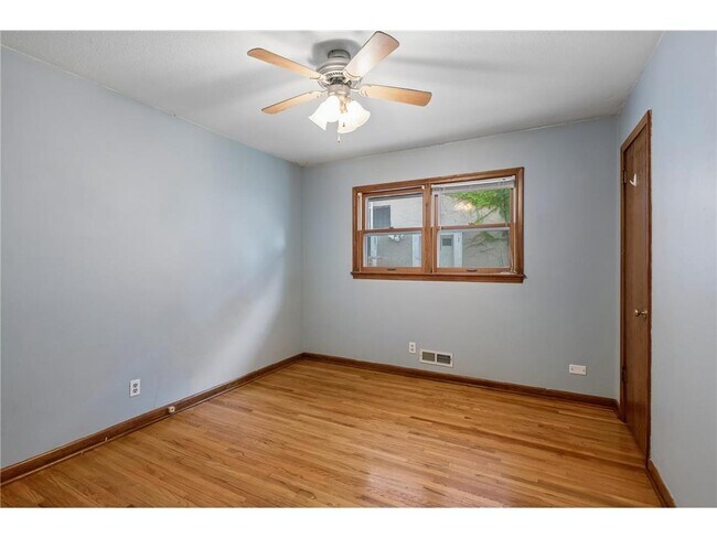 Building Photo - 5542 S 28th Ave