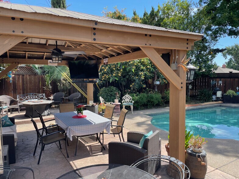 Building Photo - 1274 W Monterey Ave