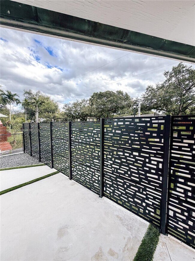 Building Photo - 425 NE 103rd St