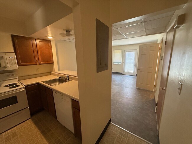 Building Photo - Fall Semester Lease Available! 2 Bedroom T...