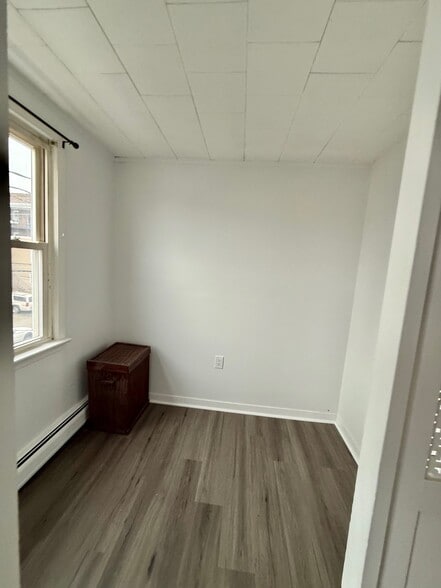 Building Photo - 215 William St