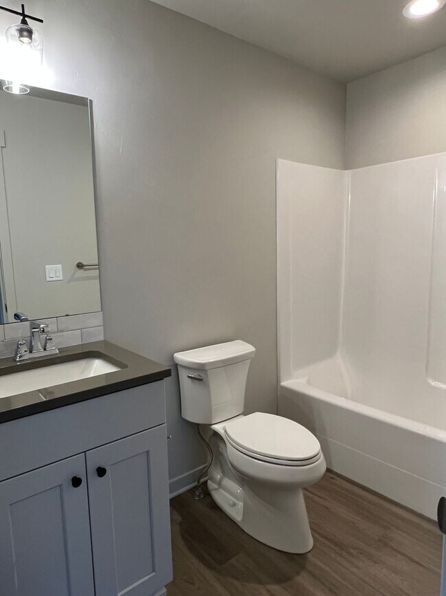 Building Photo - 3 Bedroom Townhome Dry Canyon Community