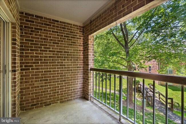 Building Photo - 5904 Cove Landing Rd