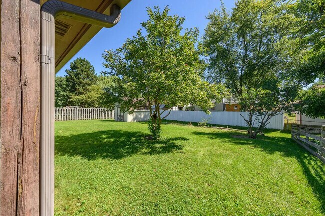 Building Photo - 8209 Parsley Ln