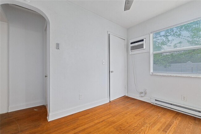 Building Photo - 917 30th Ave N