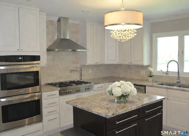 Building Photo - 88 Sanford Ln