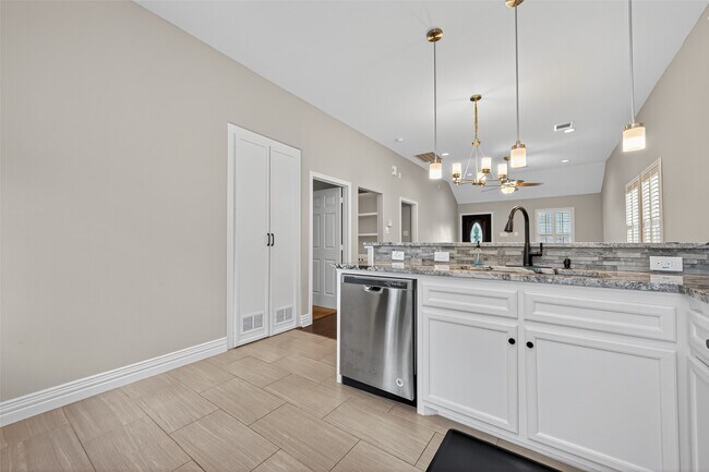 Building Photo - 2509 Moreau St