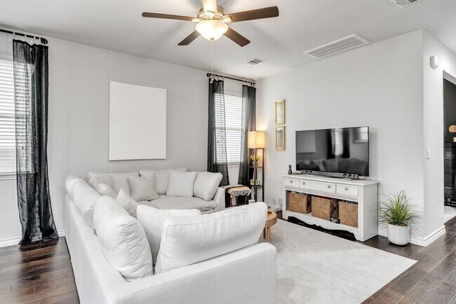 Building Photo - 5404 Golden Canary Ln