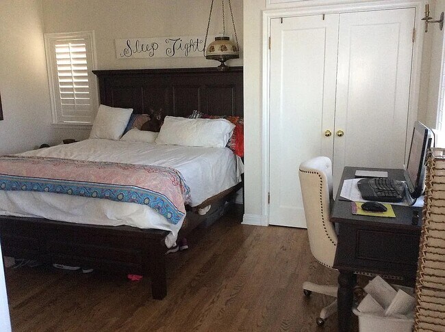 Building Photo - 304 Nevada Way