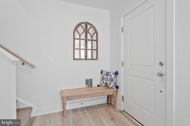 Building Photo - 40 Mural Walk NE