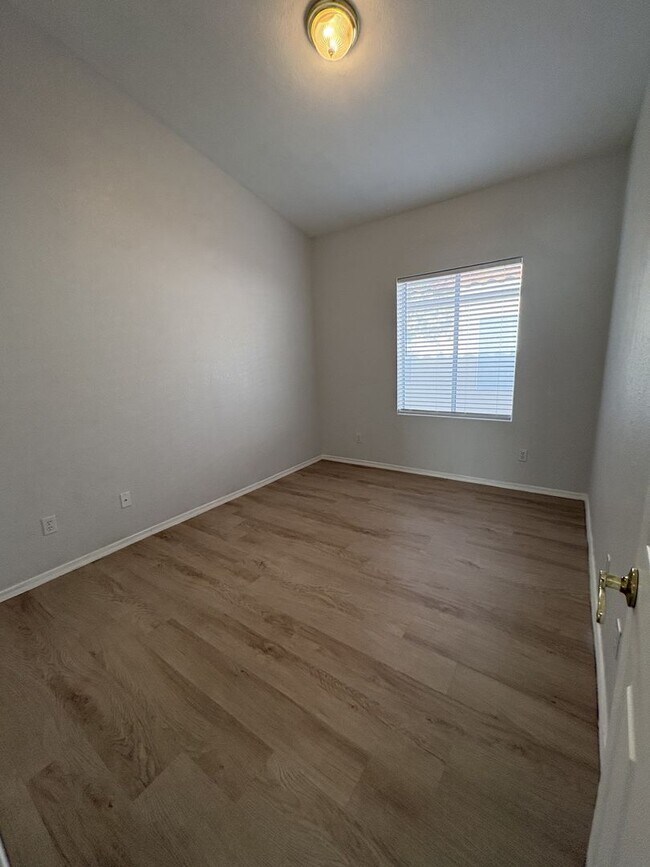 Building Photo - Sunrise & Sabino Canyon Four Bedroom Rental