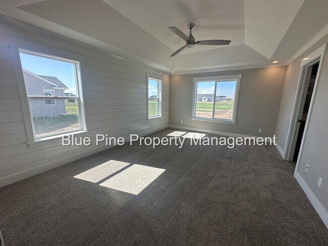 Building Photo - 3881 E Hemlock Ln