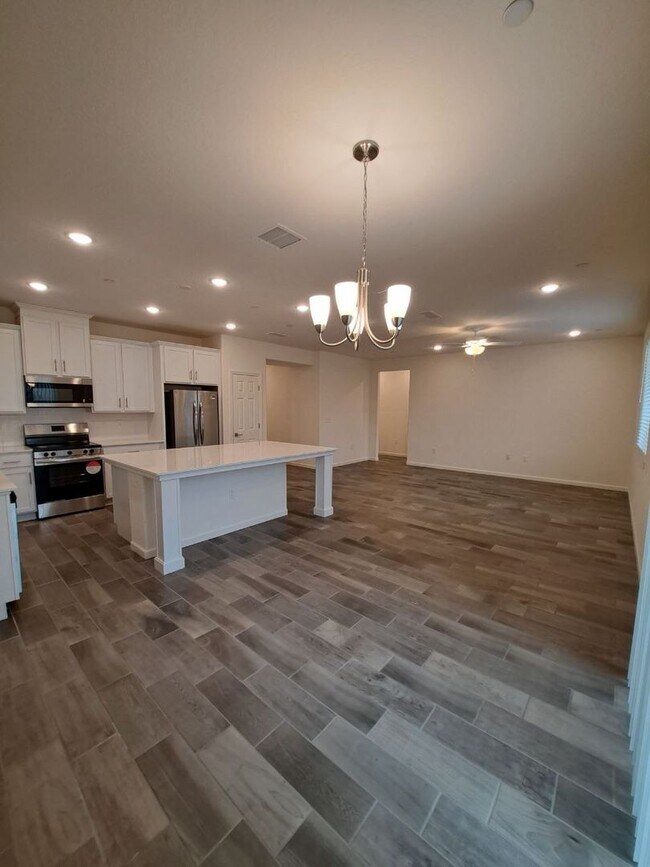 Building Photo - RENT REDUCED TO $2490 - New Fresno Home with Bonus Room & Solar!