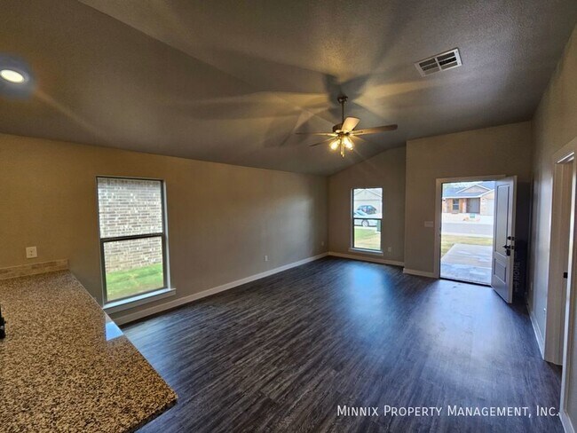 Building Photo - 2622 Tiffin Ave