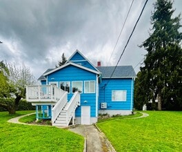 Building Photo - Newly Remodeled Apartment in the Center of Downtown Poulsbo!