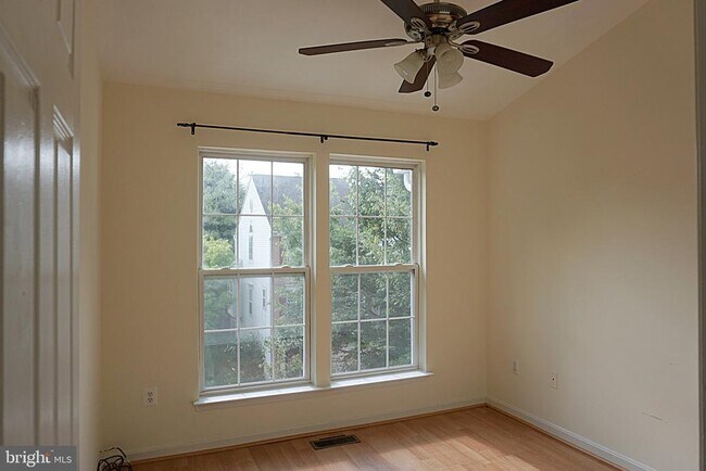 Building Photo - 20601 Duck Pond Pl