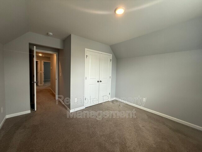 Building Photo - 658 Cupota Dr