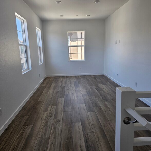 Loft in the 2nd floor - 415 Willow Run Ln