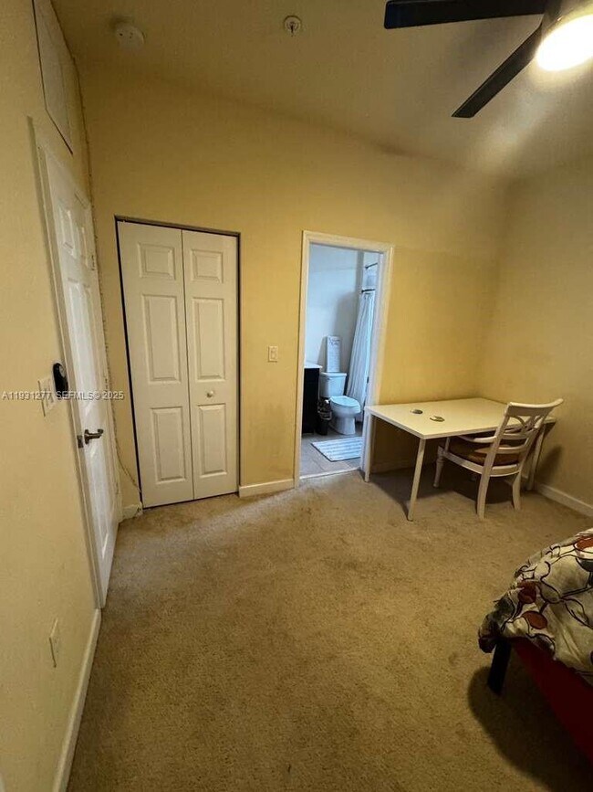 Building Photo - 2819 SE 1st Dr