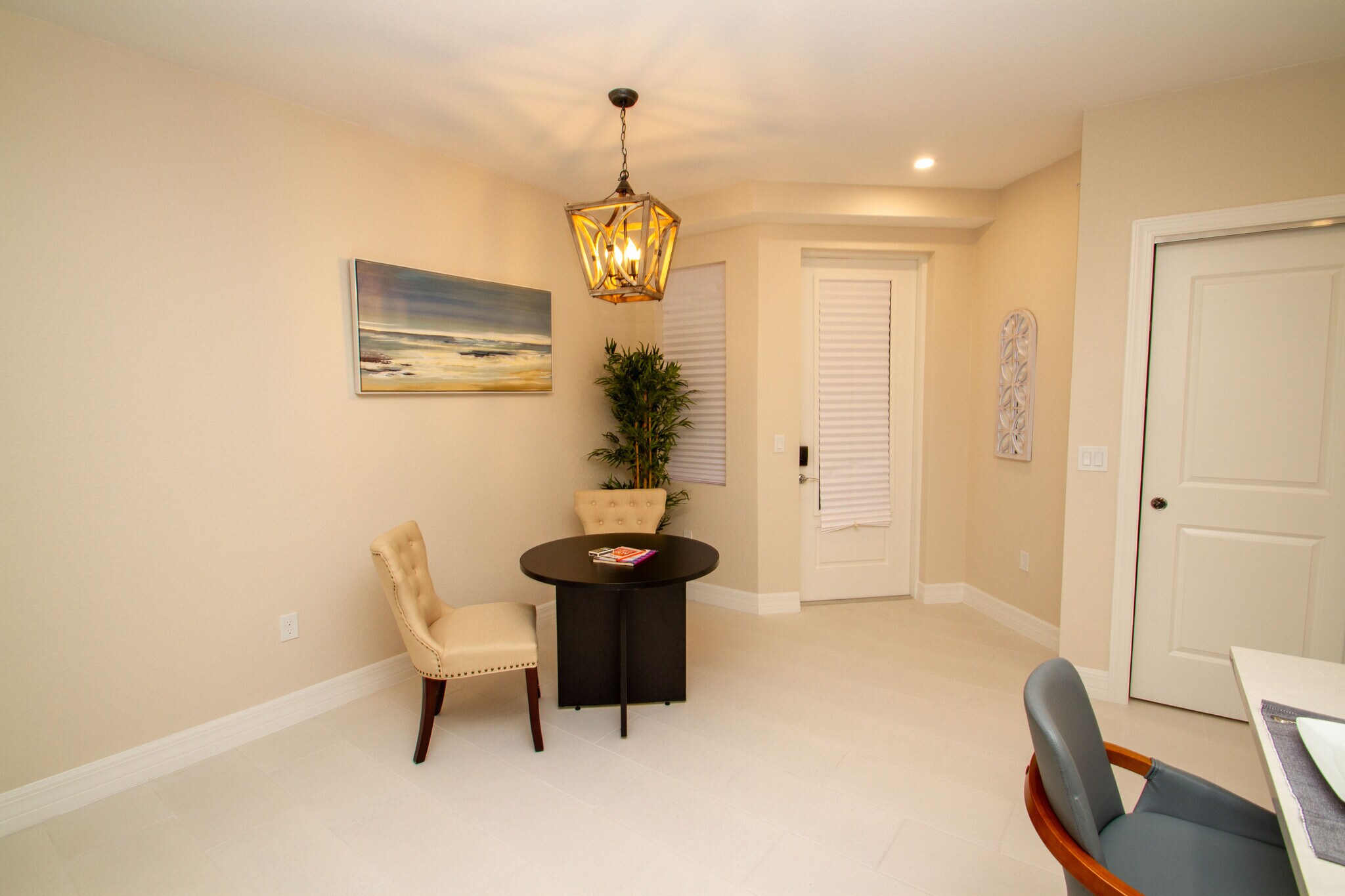 Foyer - 262 Indies Dr E