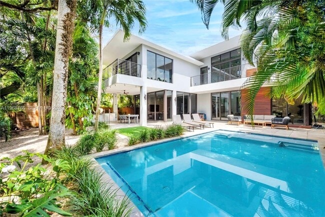 Building Photo - 2550 Overbrook St