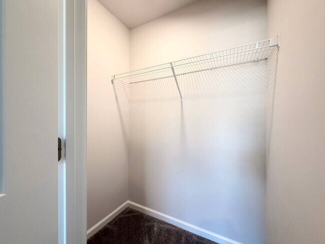 Building Photo - 400 Hazy Hls Ln