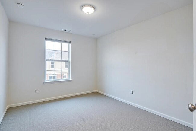 Building Photo - 4477 Monroe Ct