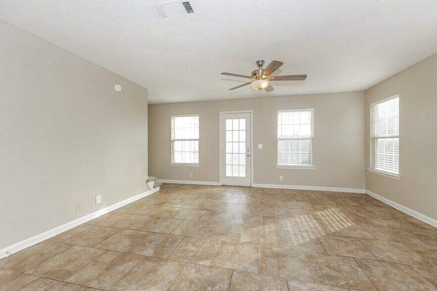 Building Photo - 975 Evie Ann Ln