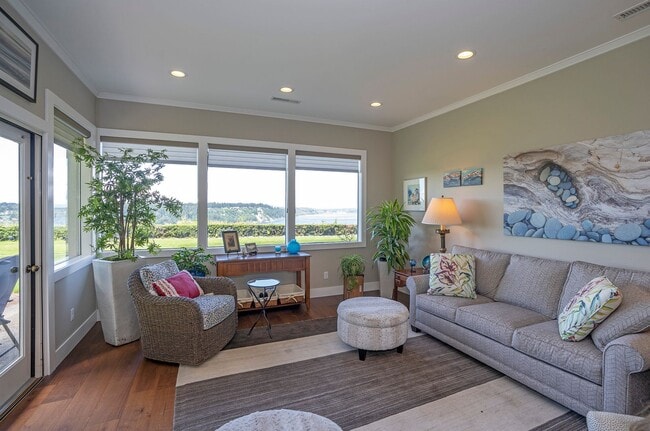 Building Photo - Sweeping waterfront views in this 2-Bedroo...