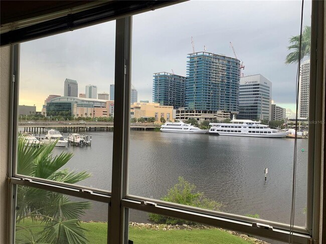 Building Photo - 702 Coral Reef Dr