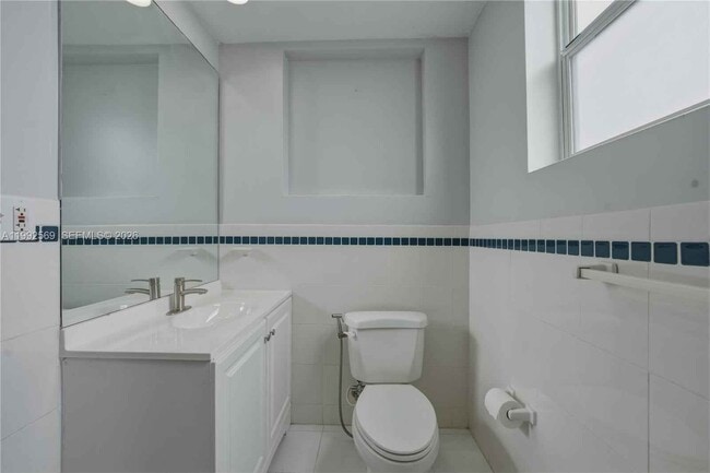 Building Photo - 3825 SW 33rd St