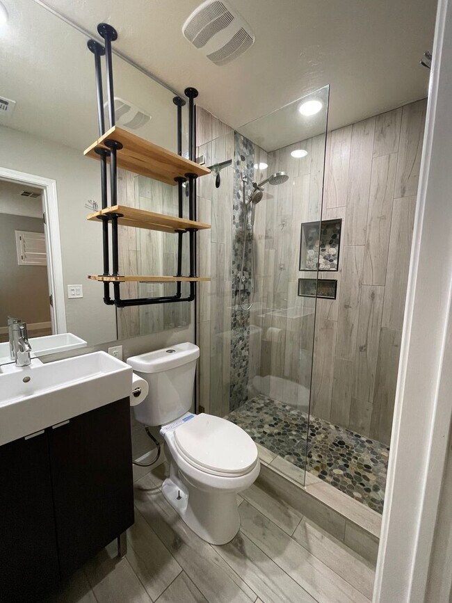 Building Photo - Beautiful Home available to lease!