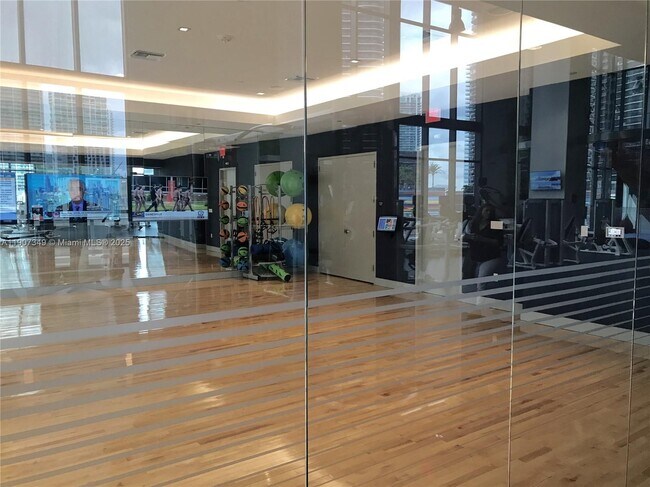 Building Photo - 1010 Brickell Ave