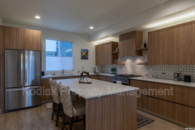 Building Photo - 1541 E Talo Ct