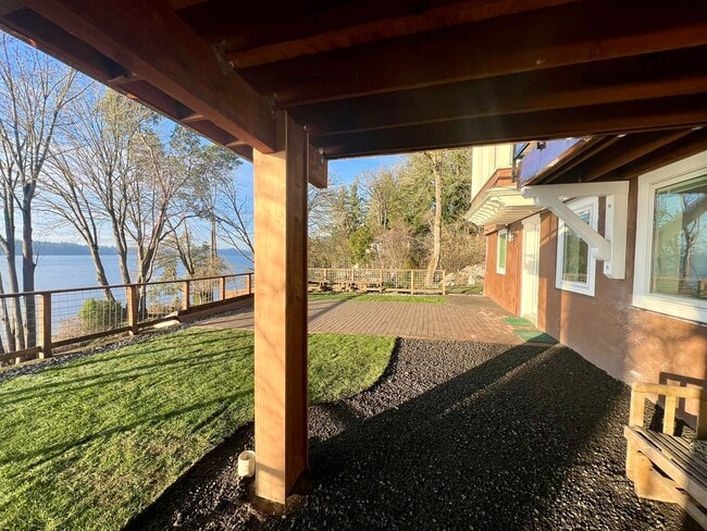 Building Photo - Private Waterfront Apartment