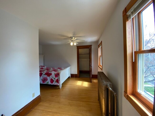 Building Photo - Single Family Home w/ Garage in Daytons Bl...
