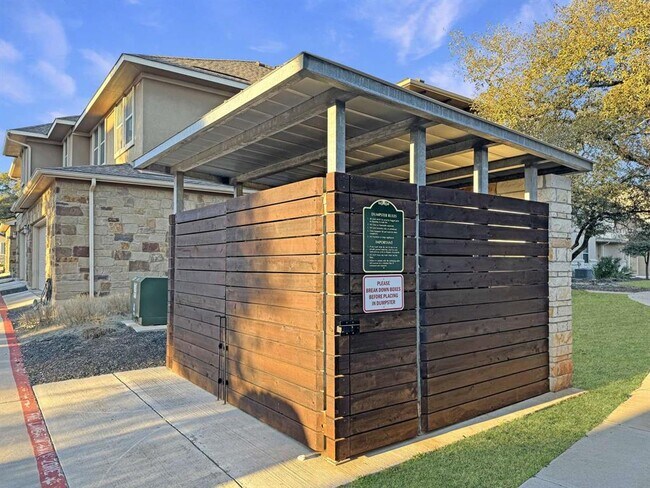 Building Photo - 13800 Lyndhurst St