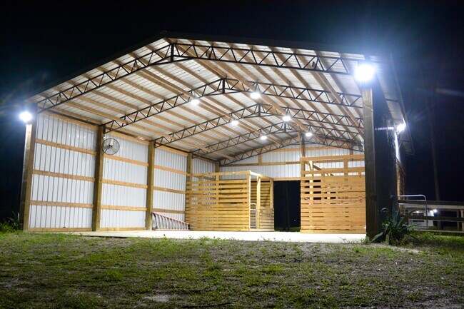 Building Photo - 16105 Temple Blvd